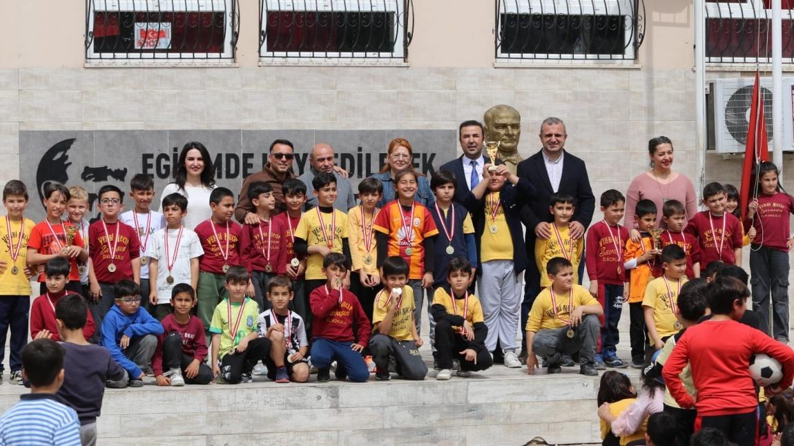 Vehbi Necip Savaşan İlkokulu geleneksel minikler futbol turnuvası sonuçlandı.